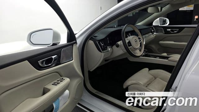 Volvo S60 2020 — ფოტო 10/20