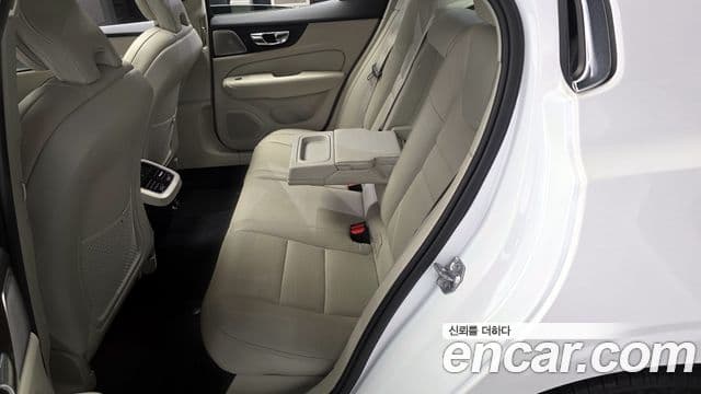 Volvo S60 2020 — ფოტო 12/20