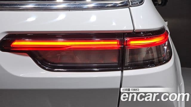 Jeep Grand Cherokee 2022 — ფოტო 32/33