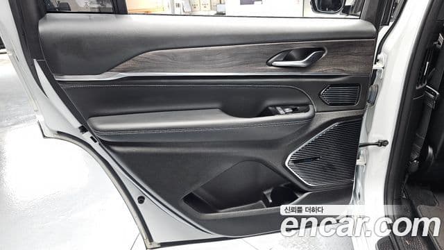 Jeep Grand Cherokee 2022 — ფოტო 2/33