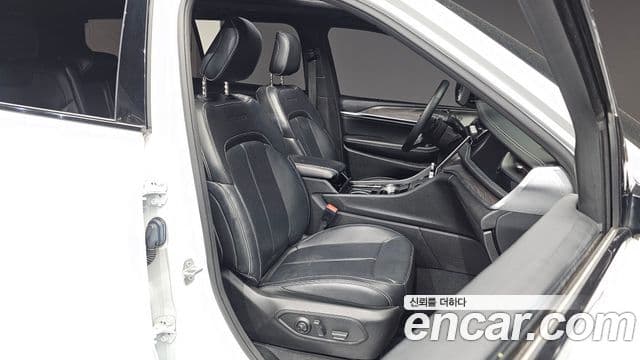 Jeep Grand Cherokee 2022 — ფოტო 19/33
