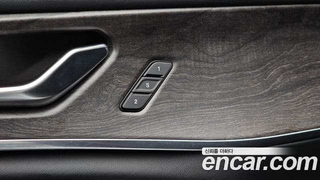 Jeep Grand Cherokee 2022 — ფოტო 29/33