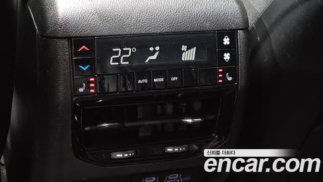 Jeep Grand Cherokee 2022 — ფოტო 25/33