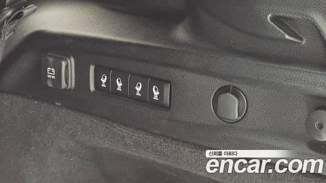 Jeep Grand Cherokee 2022 — ფოტო 20/33