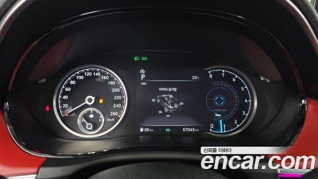 Genesis GV70 2021 — ფოტო 8/20