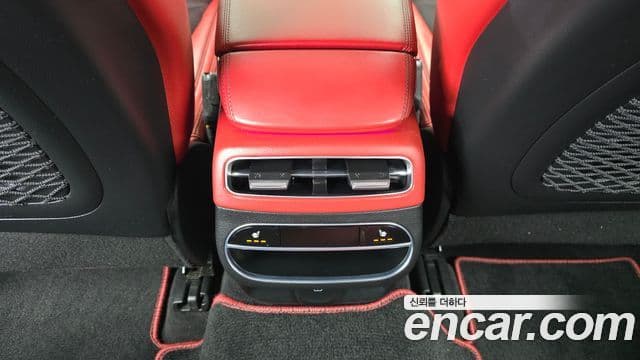 Genesis GV70 2021 — ფოტო 19/20