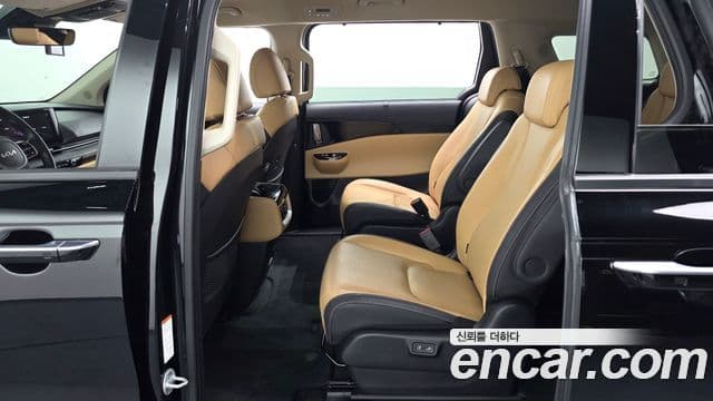 Kia Carnival 2023 — ფოტო 12/20