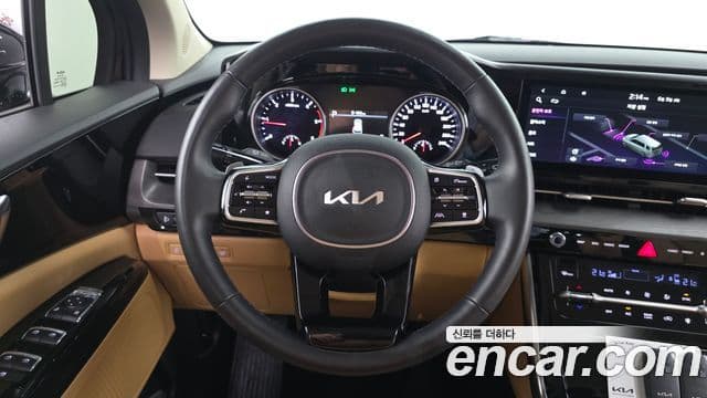 Kia Carnival 2023 — ფოტო 13/20
