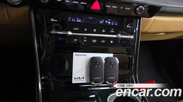 Kia Carnival 2023 — ფოტო 17/20