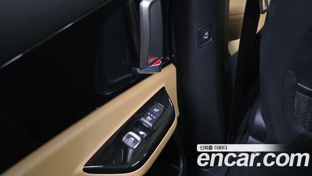 Kia Carnival 2023 — ფოტო 18/20