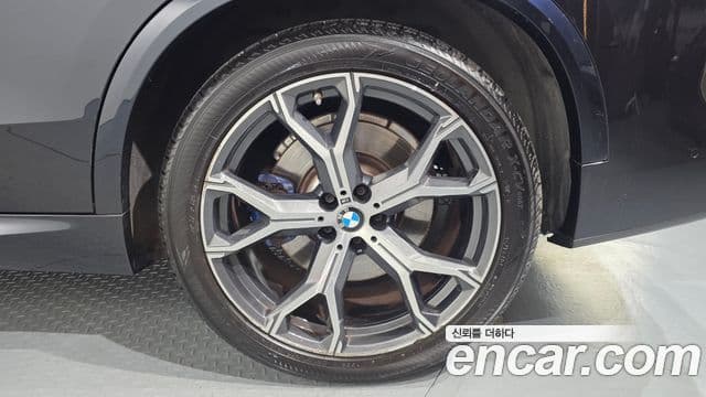 BMW X5 2021 — Photo 10/33