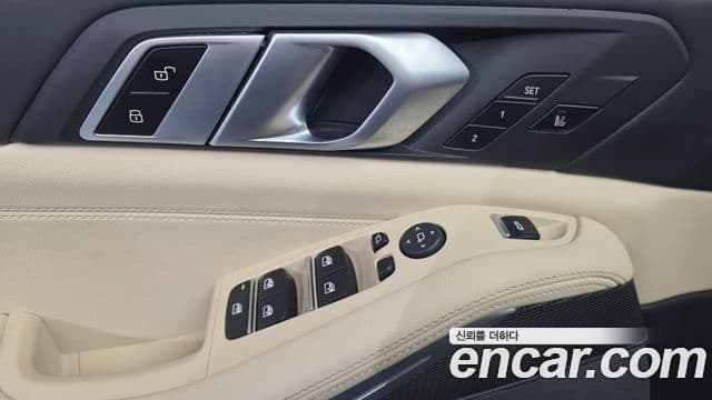 BMW X5 2021 — Photo 18/33