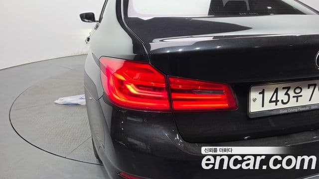 BMW 5 Series 2020 — Photo 15/32
