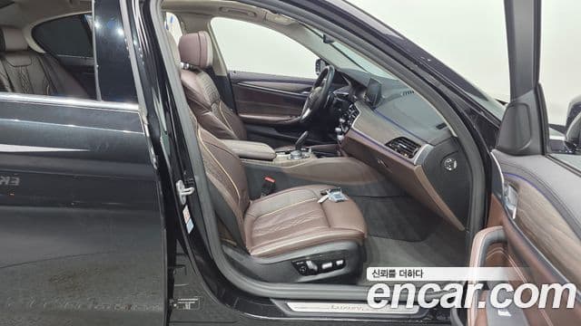 BMW 5 Series 2020 — Photo 6/32