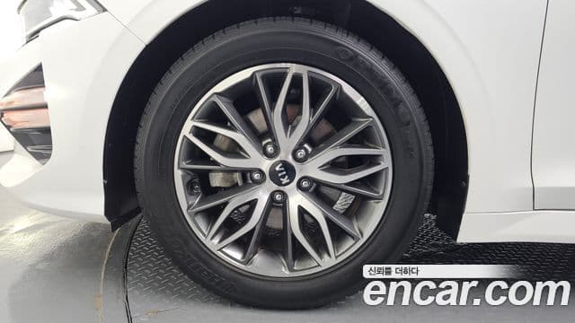 Kia K5 2021 — ფოტო 5/20