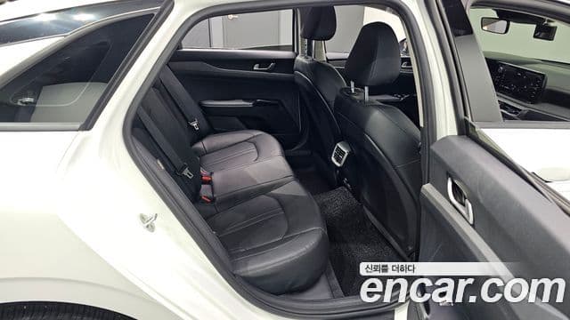 Kia K5 2021 — ფოტო 11/20