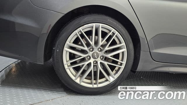 Genesis G70 2019 — ფოტო 1/31