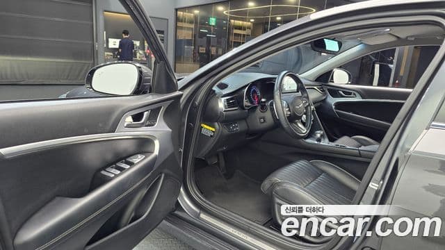 Genesis G70 2019 — ფოტო 14/31