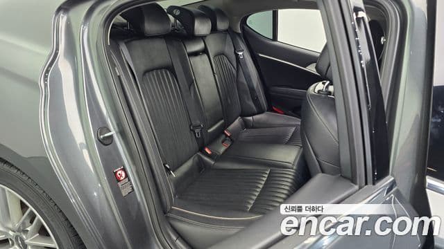 Genesis G70 2019 — ფოტო 17/31
