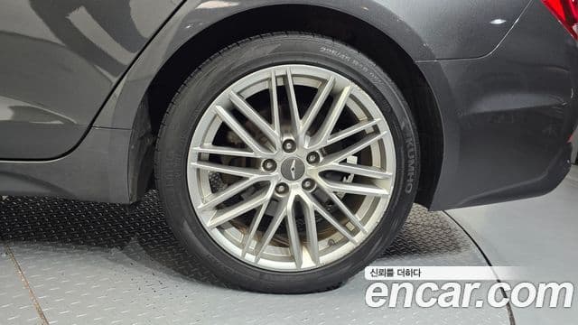Genesis G70 2019 — ფოტო 28/31