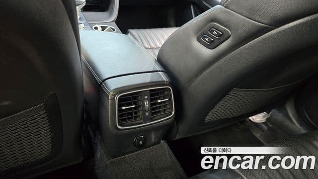 Genesis G70 2019 — ფოტო 12/31