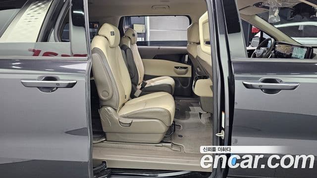 Kia Carnival 2022 — ფოტო 12/20