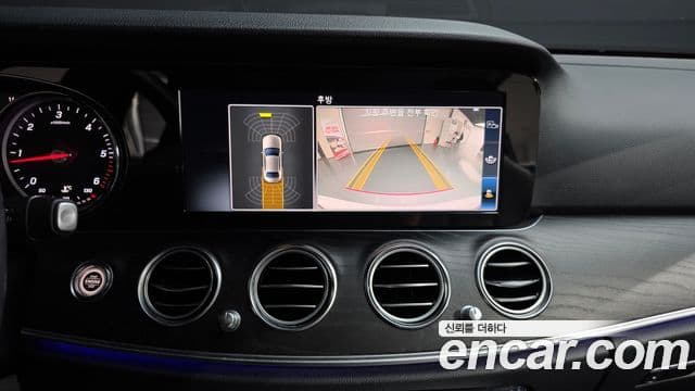 Mercedes-Benz E-Class 2019 — Şəkil 17/20