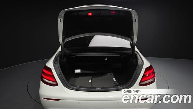 Mercedes-Benz E-Class 2019 — Şəkil 20/20