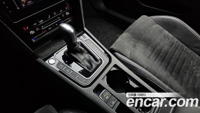 Volkswagen Passat GT 2021 — Şəkil 9/20