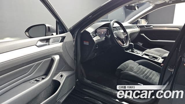 Volkswagen Passat GT 2021 — Şəkil 10/20