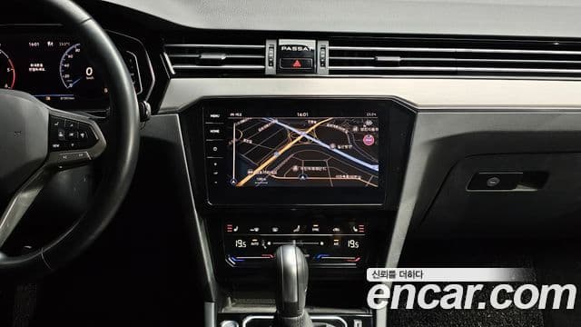 Volkswagen Passat GT 2021 — Şəkil 16/20