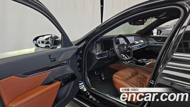 BMW 7 Series 2024 — ფოტო 10/20
