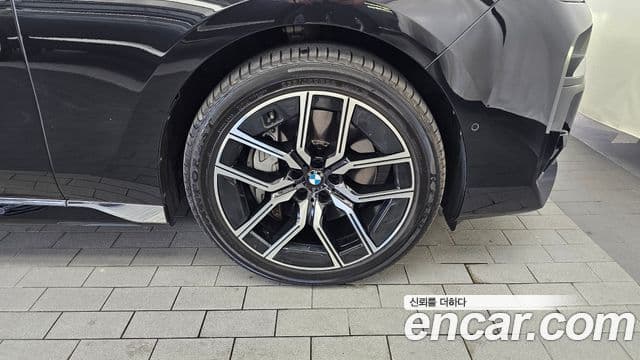 BMW 7 Series 2024 — Photo 25/36