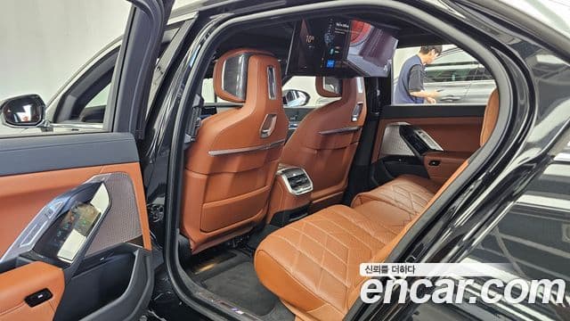 BMW 7 Series 2024 — Photo 14/36
