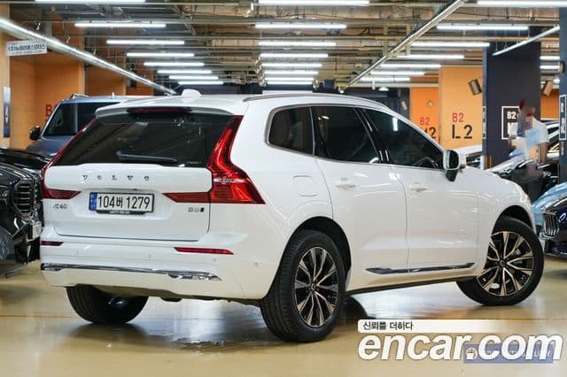 Volvo XC60 2023 — Şəkil 1/19