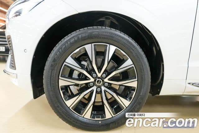 Volvo XC60 2023 — Şəkil 4/19