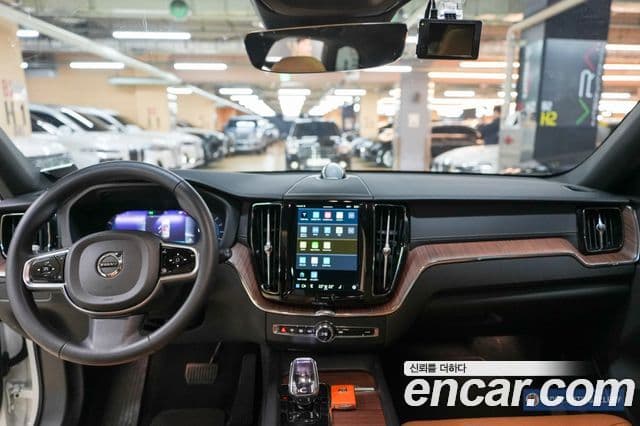 Volvo XC60 2023 — Şəkil 5/19