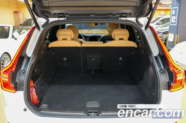 Volvo XC60 2023 — Şəkil 11/19