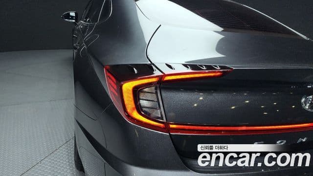Hyundai Sonata Hybrid 2022 — Şəkil 9/31