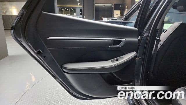Hyundai Sonata Hybrid 2022 — Şəkil 17/31