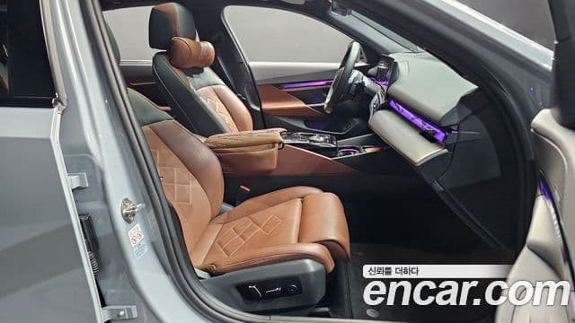 BMW 5 Series 2024 — Photo 25/30