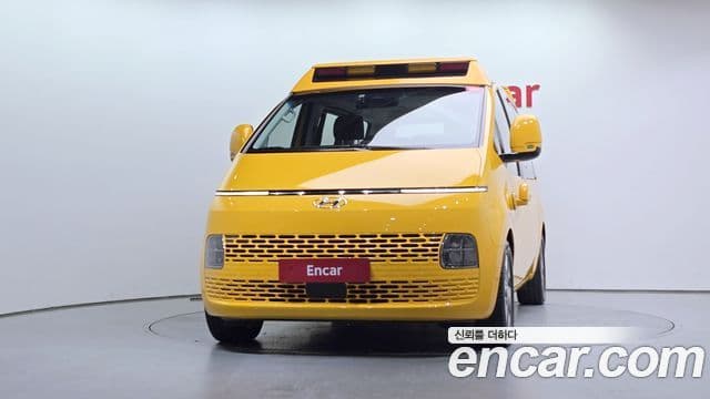Hyundai Staria 2023 — ფოტო 14/20