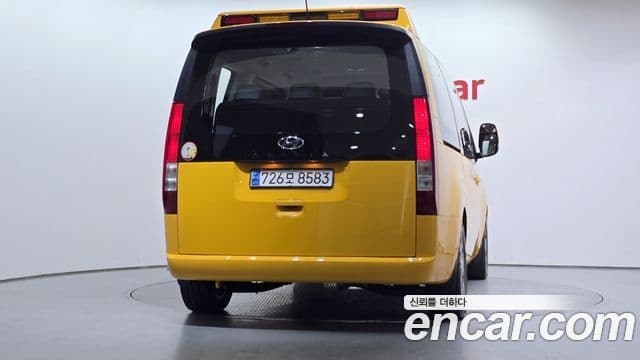 Hyundai Staria 2023 — ფოტო 19/20