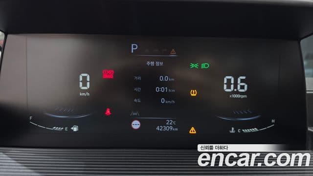 Hyundai Staria 2023 — ფოტო 13/20