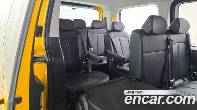 Hyundai Staria 2023 — ფოტო 3/20