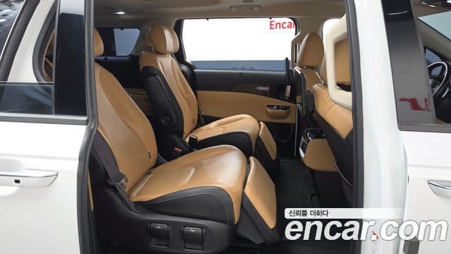 Kia Carnival 2020 — Фото 11/20