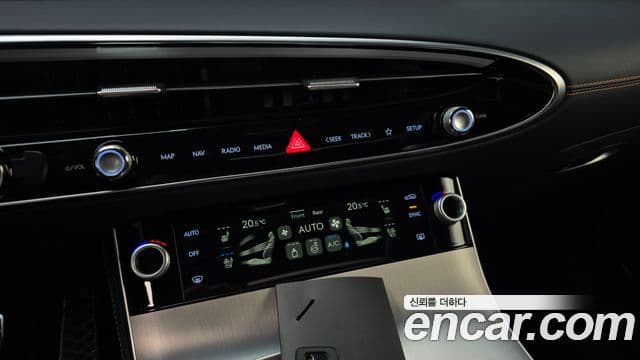 Genesis GV70 2025 — ფოტო 18/20