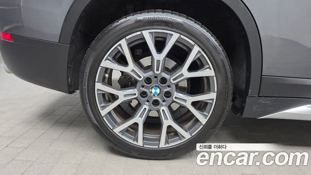 BMW X1 2022 — ფოტო 5/20