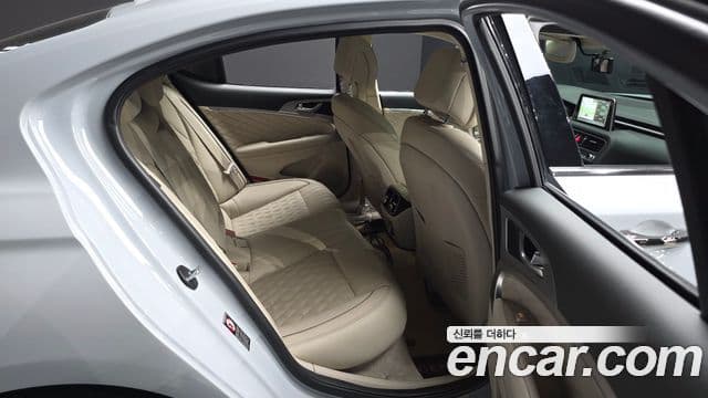Genesis G70 2019 — ფოტო 10/20