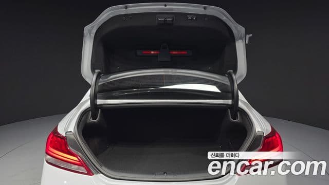 Genesis G70 2019 — ფოტო 19/20
